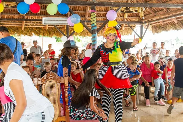 d8db9d-682aa3d72c044fc981b6c13d277bbae8-mv2