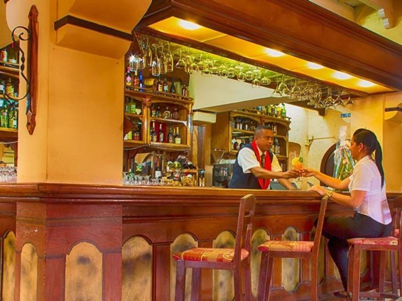 decouvrez le bar dos mares a varadero un tresor cache