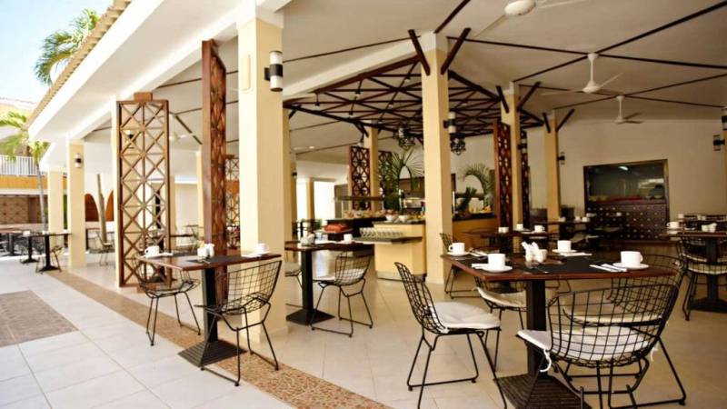 decouvrez yunior au restaurant las palmas a varadero