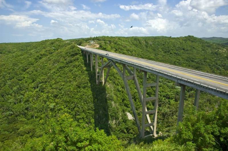 pont de bacunayagua une merveille de cuba a decouvrir