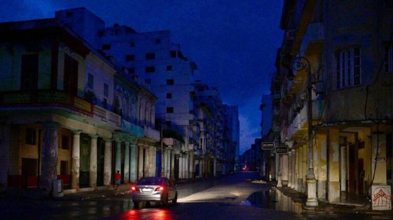 Cuba sort d’une panne électrique géante… sous la pression croissante de Washingt