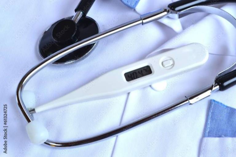 blouse et outils medicaux