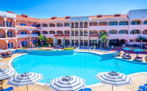 Vue extérieure de l’Hotel Cuatro Palmas Varadero