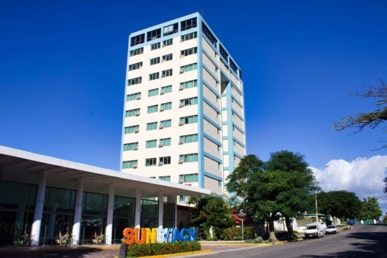 Façade de l’Hotel Sunbeach Varadero sur la Calle 17