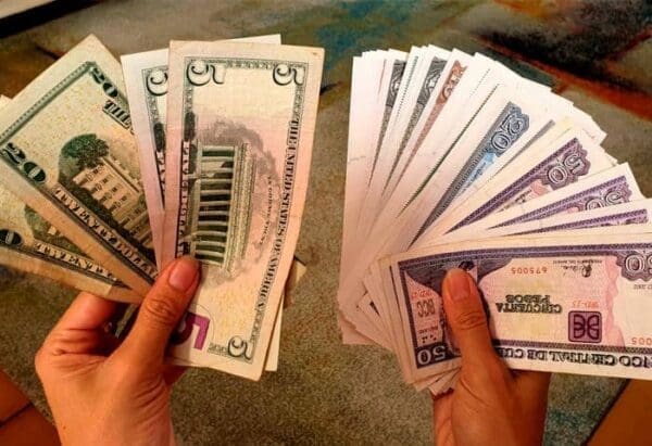 Le dollar aux portes des 500 pesos sur le marche informel cubain