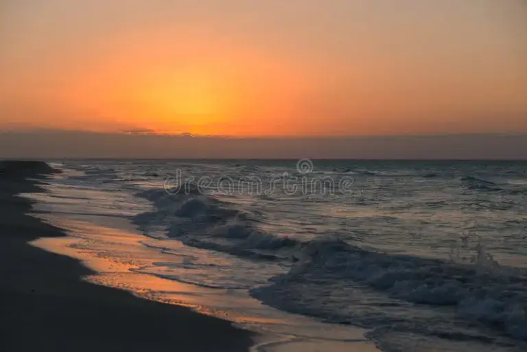 Lever de soleil coucher du à la plage varadero cuba 112330806