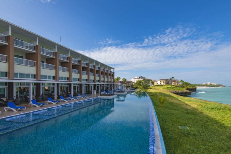 Vue officielle du complexe Playa Vista Azul Varadero sur le promontoire entre deux plages
