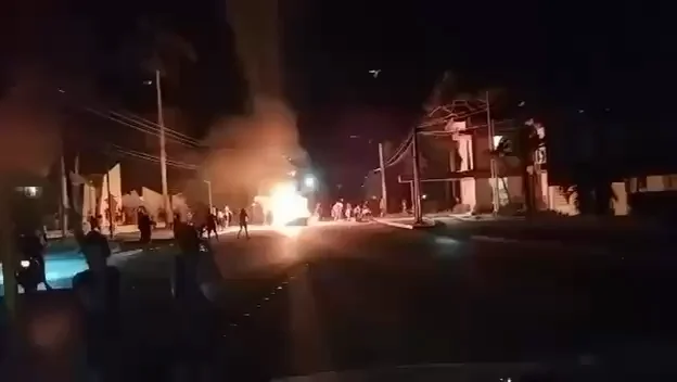 protests-erupt-in-morón-cuba-libertad-chants-pcc-office-v0-ZGRyeTB1NjJ6eW9nMRXISGoVcbsoD4WDJR1xkGh070kVPjZSf6JEFPUXkAw- (1)