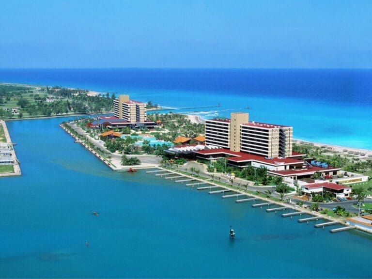 Vue générale réelle de l’Hotel Puntarena Playa Caleta à Varadero